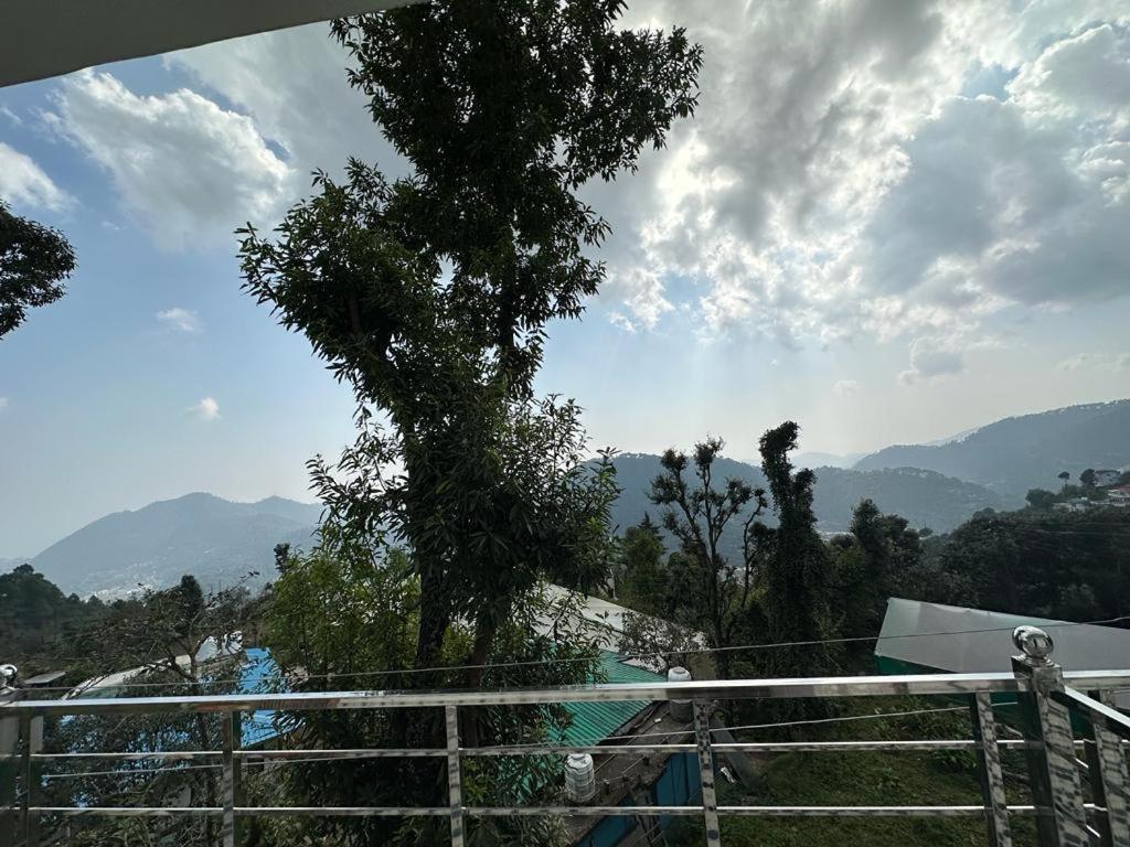 Hotel Goludev Valley View Найнитал Экстерьер фото